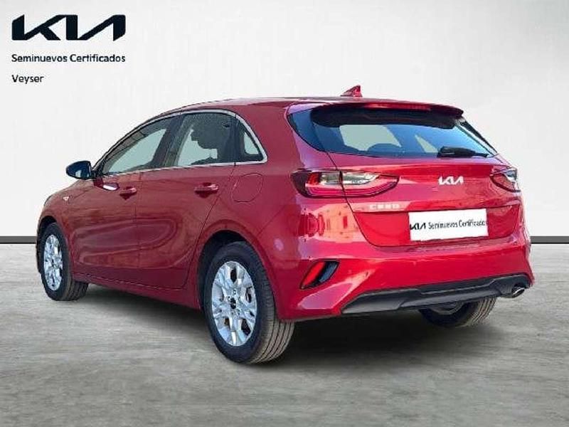 Usado Kia Ceed 101 CV (74 kW) 2023 Rojo Utilitario