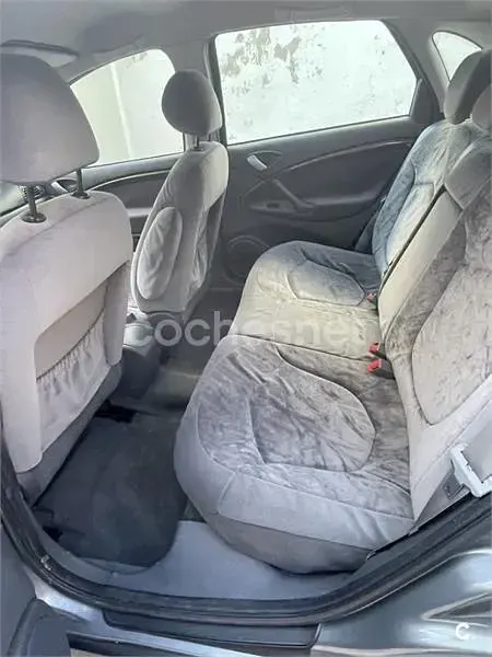 Usado Citroën C5 110 CV (80 kW) 2003 Azul Berlina