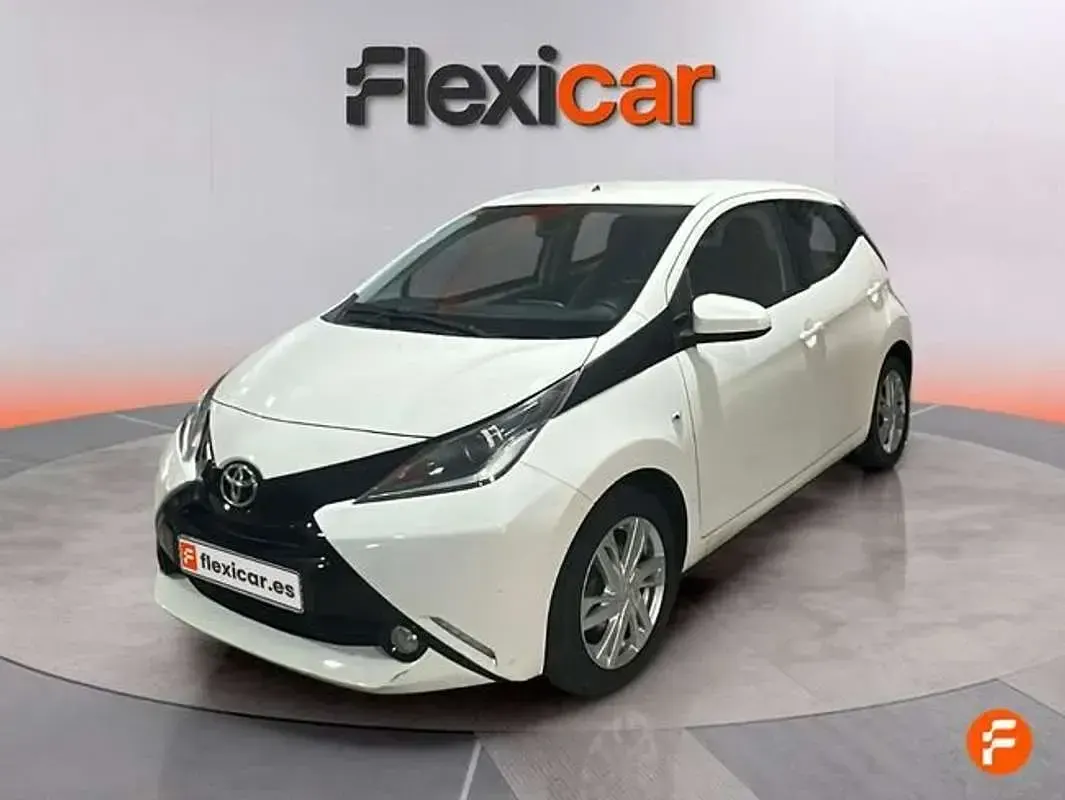 Usado Toyota Aygo X-play 69 CV (50 kW) 2017 Blanco Utilitario