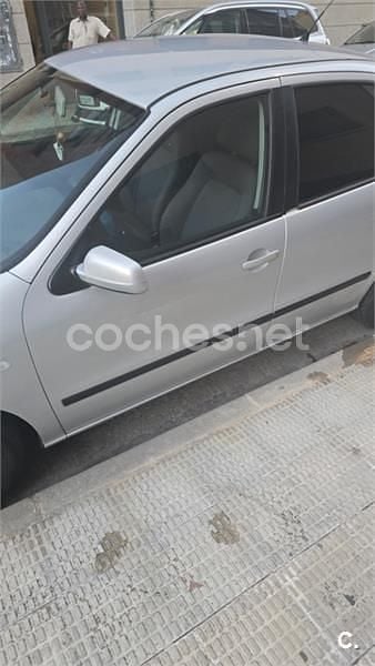Usado Seat Toledo Stella 100 CV (73 kW) 1999 Gris / plata Berlina