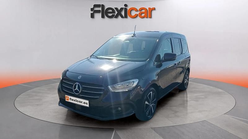 Usado Mercedes T180 116 CV (85 kW) 2023 Negro Monovolumen