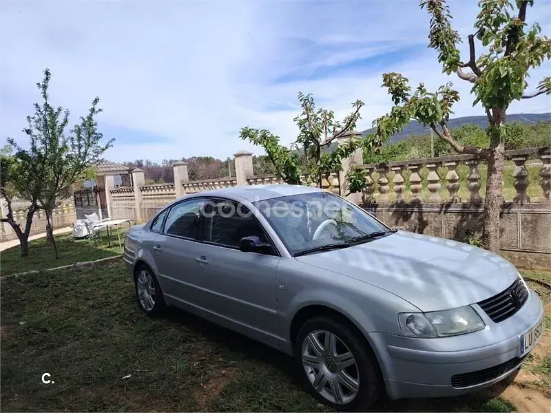 Używany VW Passat Highline 150 KM (110 kW) 1999 Szary Sedan/Limuzyna