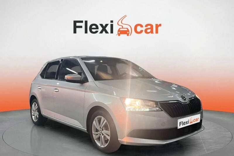 Gris Usado 2021 Skoda Fabia Ambition Berlina | 10.690 € (Super precio) - Imagen 1/4