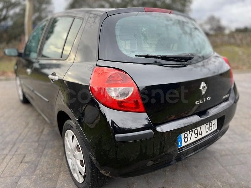 Usado Renault Clio II Dynamique 85 CV (62 kW) 2008 Negro Berlina