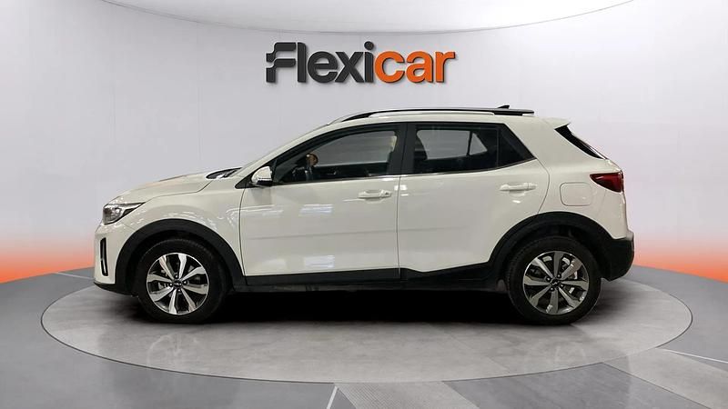 Usado Kia Stonic 101 CV (74 kW) 2022 Blanco SUV