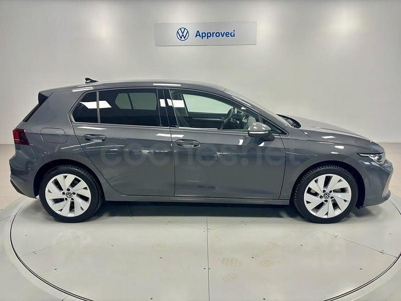 Usado VW Golf VIII 115 CV (84 kW) 2025 Gris / plata Berlina