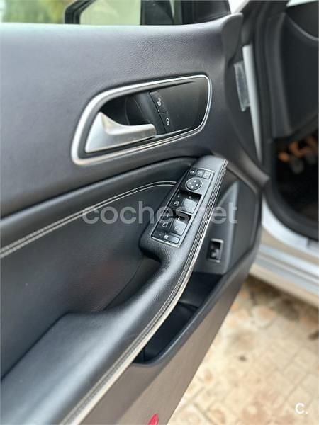 Usado Mercedes CLA180 122 CV (89 kW) 2013 Gris / plata Berlina
