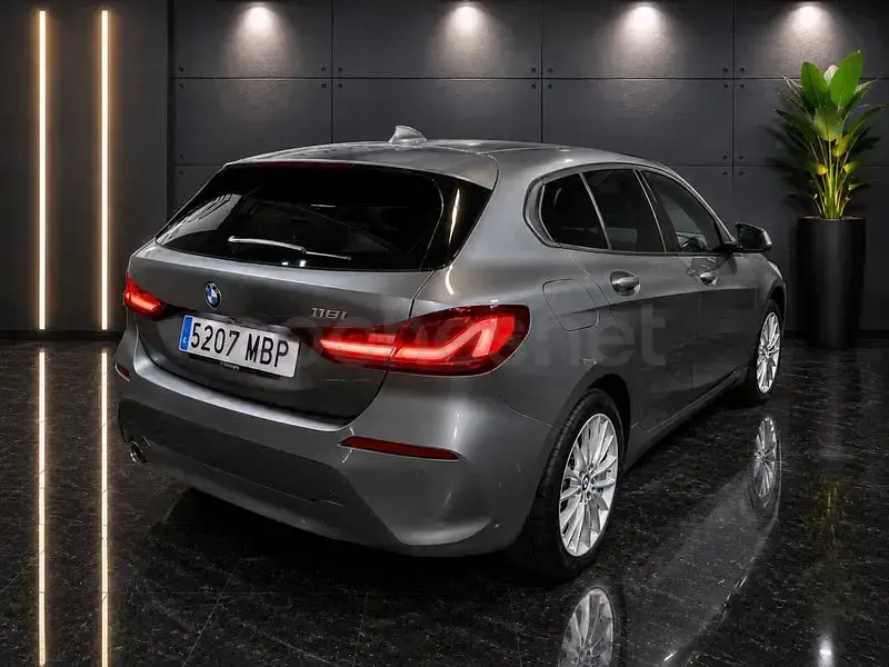 Usado BMW 118 136 CV (100 kW) 2022 Gris / plata Utilitario