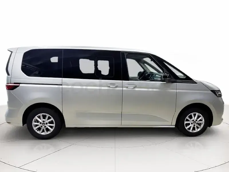 Käytetty VW Multivan 150 HP (110 kW) 2025 Harmaa Tila-auto