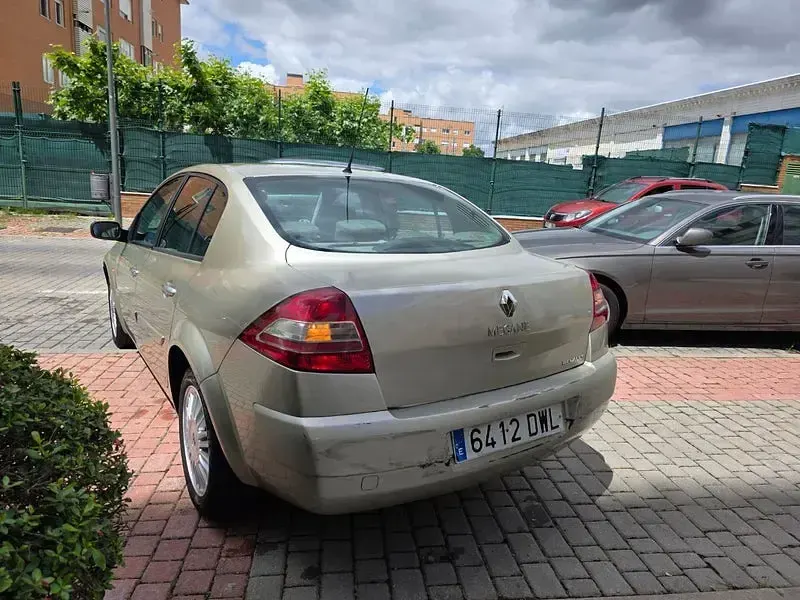 Usado Renault Mégane Privilege 105 CV (77 kW) 2006 Beige Berlina