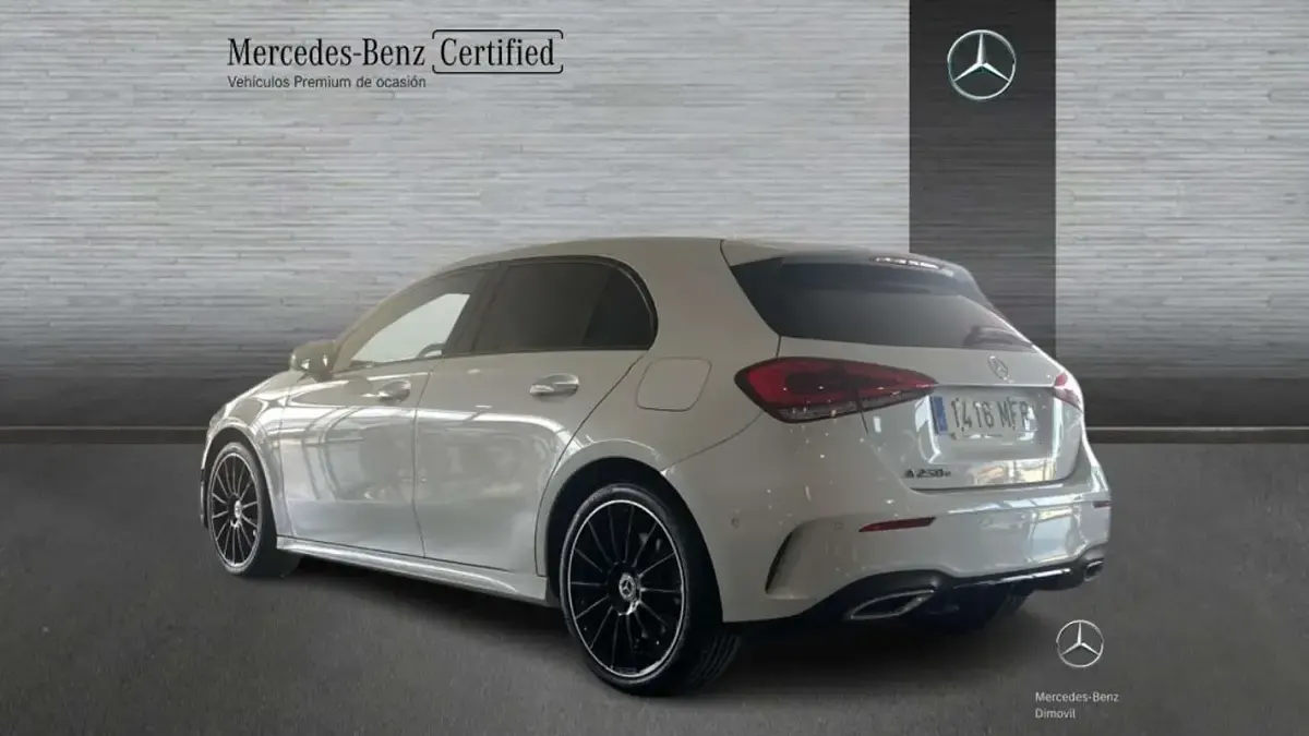 Usado Mercedes A250 AMG line 218 CV (160 kW) 2023 Blanco Berlina