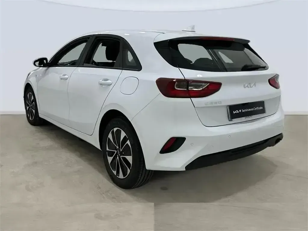 Usado Kia Ceed 101 CV (74 kW) 2024 Blanco Utilitario