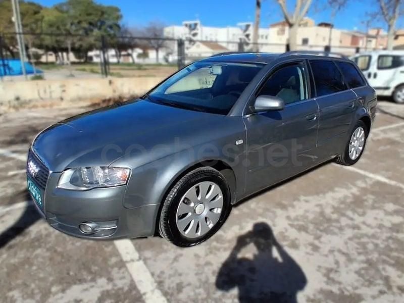 Usado Audi A4 Premium 143 CV (105 kW) 2006 Gris / plata Berlina