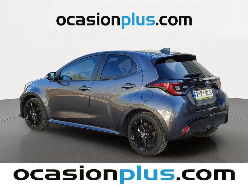 Usado Toyota Yaris Hybrid Plus 116 CV (85 kW) 2023 Gris Utilitario
