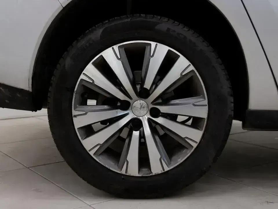 Usado Peugeot 3008 Style 131 CV (96 kW) 2016 Gris Monovolumen