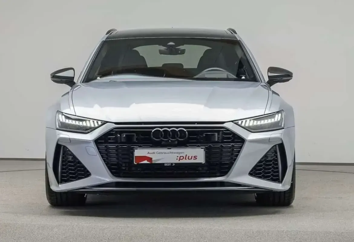 Usado Audi RS6 600 CV (441 kW) 2022 Plateado Familiar