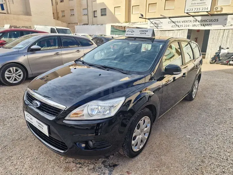 Usado Ford Focus Trend 90 CV (66 kW) 2008 Negro Familiar