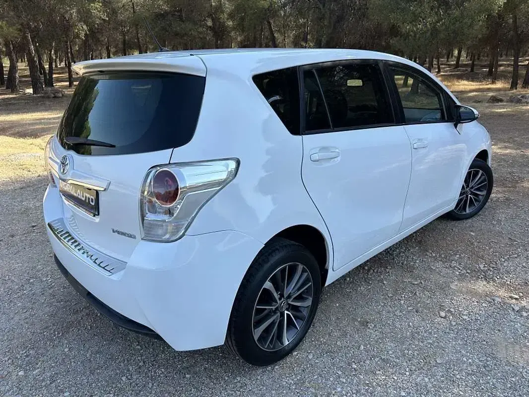 Usado Toyota Verso Comfort 111 CV (81 kW) 2016 Blanco Monovolumen