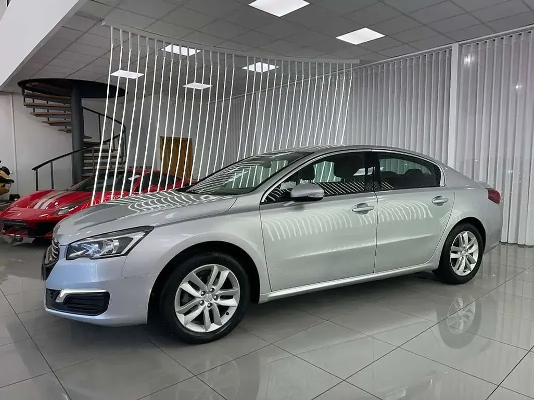 Usado Peugeot 508 Active 120 CV (88 kW) 2017 Gris Berlina