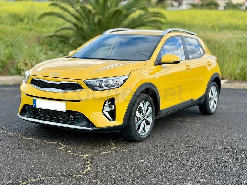 Usado Kia Stonic 100 CV (73 kW) 2023 Amarillo SUV