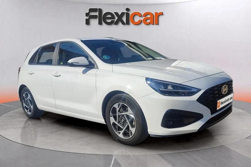 Blanco Usado 2024 Hyundai i30 Berlina | 17.490 € (Buen precio) - Imagen 1/4