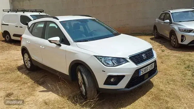 Usado Seat Arona Style 110 CV (80 kW) 2021 Blanco SUV