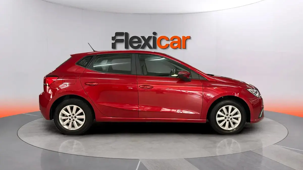 Usado Seat Ibiza Reference 110 CV (80 kW) 2022 Rojo Utilitario
