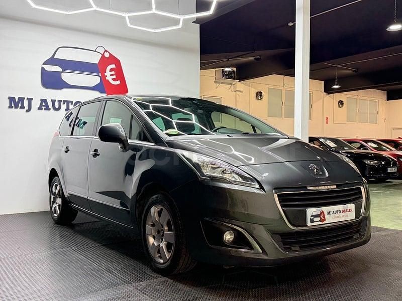 Usado Peugeot 5008 Access 115 HP (84 kW) 2014 Cinzento Monovolume
