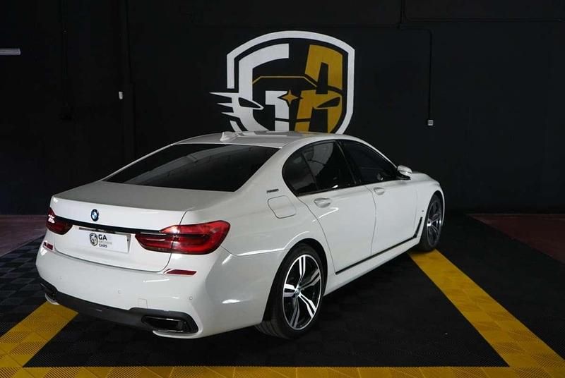 Usado BMW 740 iPerformance 326 HP (239 kW) 2017 Branco Sedan