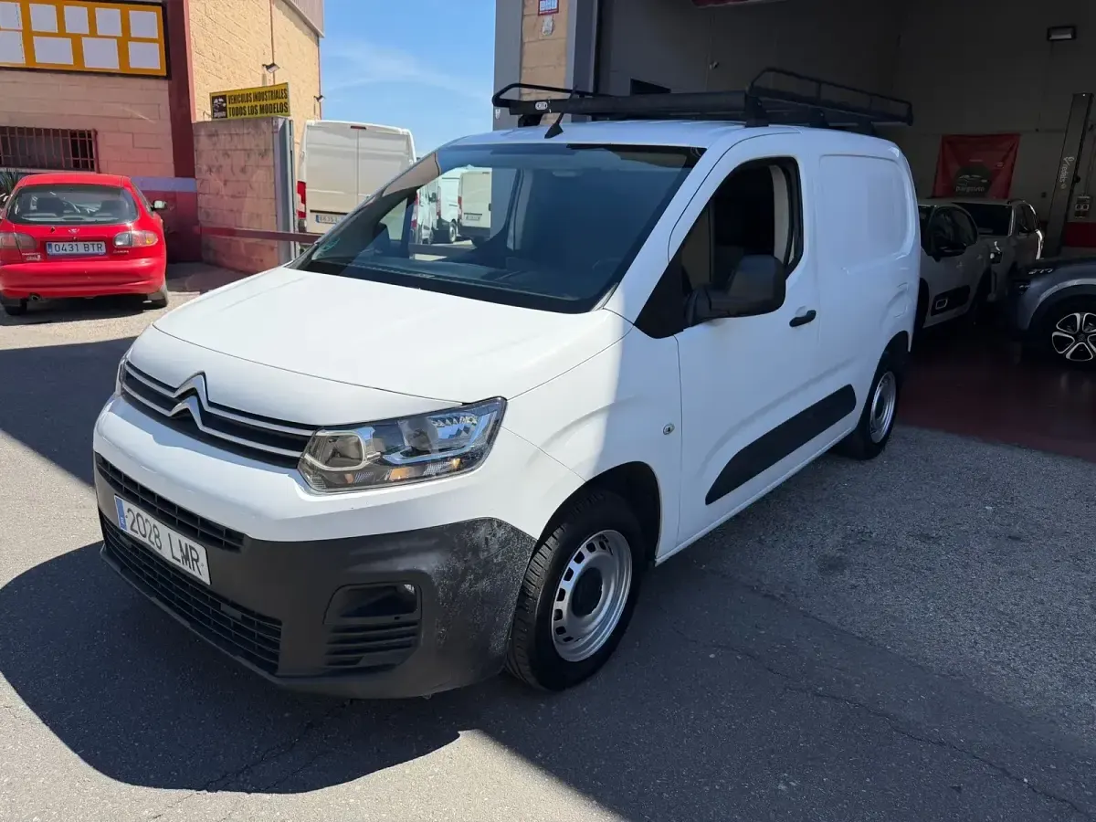 Usado Peugeot Partner Premium 98 CV (72 kW) 2021 Blanco Monovolumen