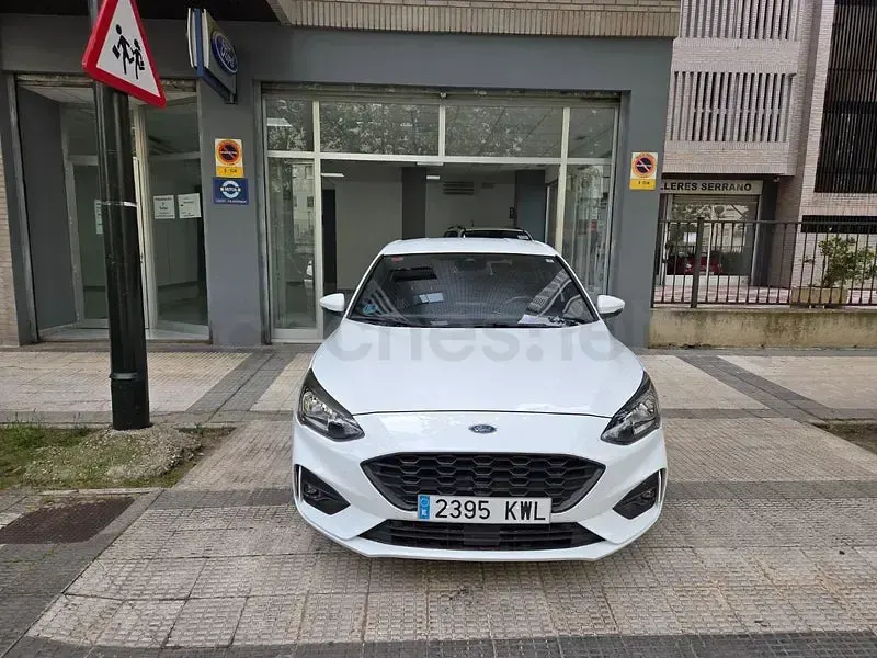 Usado Ford Focus ST-Line 125 CV (91 kW) 2016 Blanco Berlina