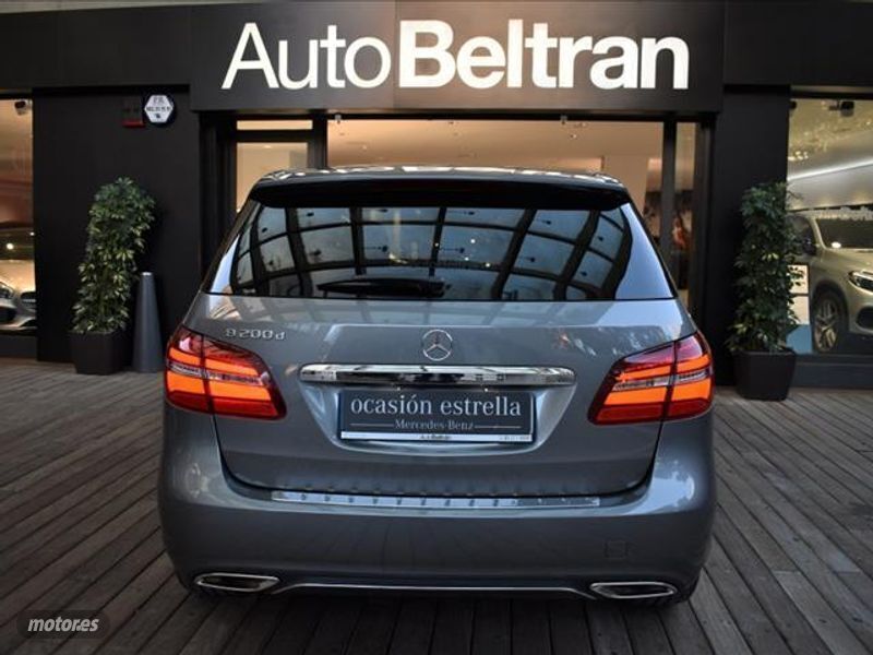 Usado Mercedes B200 136 CV (100 kW) 2017 Gris Monovolumen