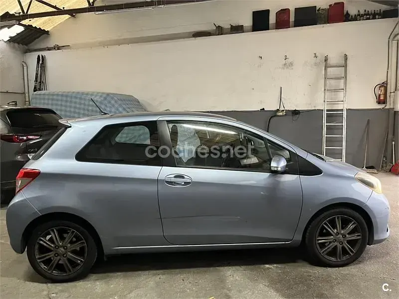 Usado Toyota Yaris Sport 90 CV (66 kW) 2012 Azul Utilitario