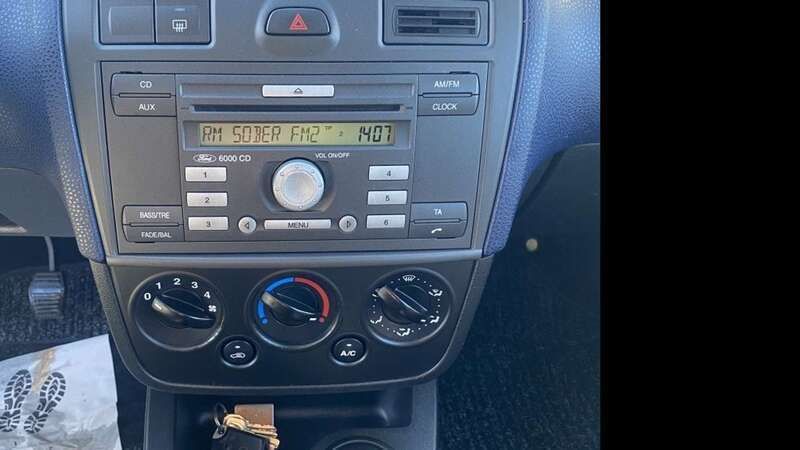 Usado Ford Fiesta Trend 68 CV (50 kW) 2008 Azul Utilitario