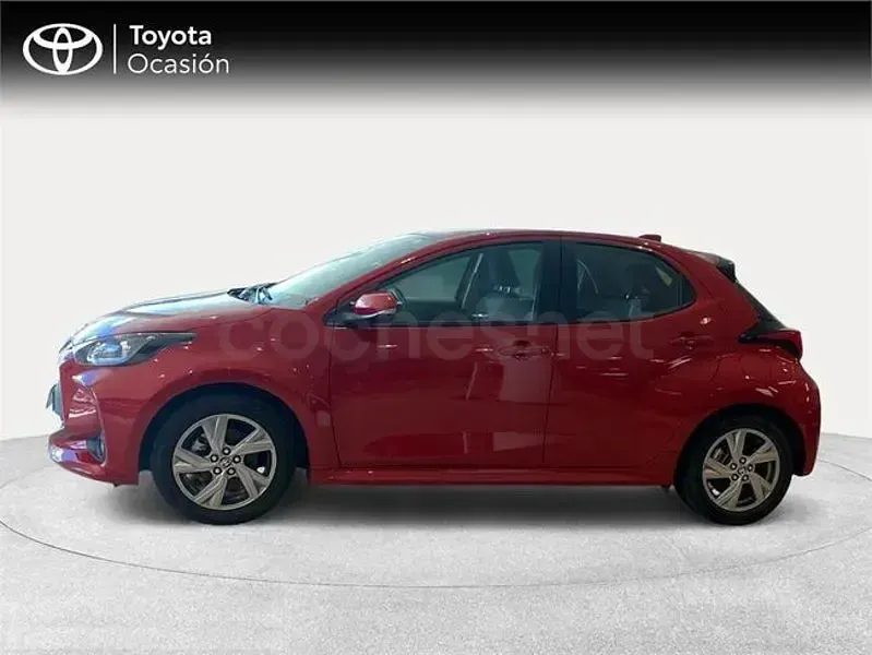 Usado Toyota Yaris Hybrid Active 116 CV (85 kW) 2024 Rojo Berlina