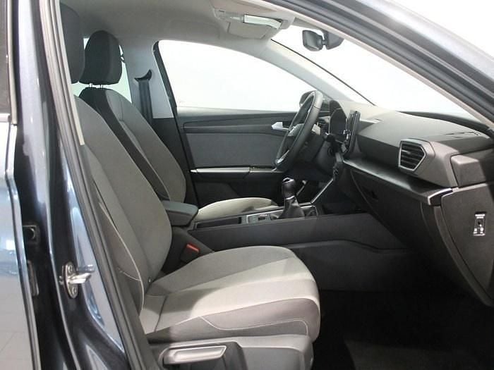 Usado Seat Leon Style 110 CV (80 kW) 2024 Gris Utilitario