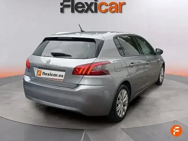 Usado Peugeot 308 Style 130 CV (95 kW) 2020 Gris