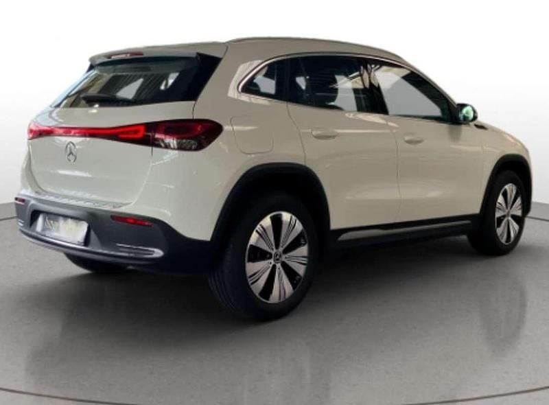 Begagnad Mercedes EQA250 139 kW (190 HK) 2021 Vit SUV
