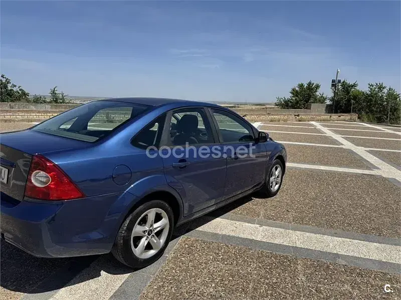 Usado Ford Focus Trend 100 CV (73 kW) 2010 Azul Berlina