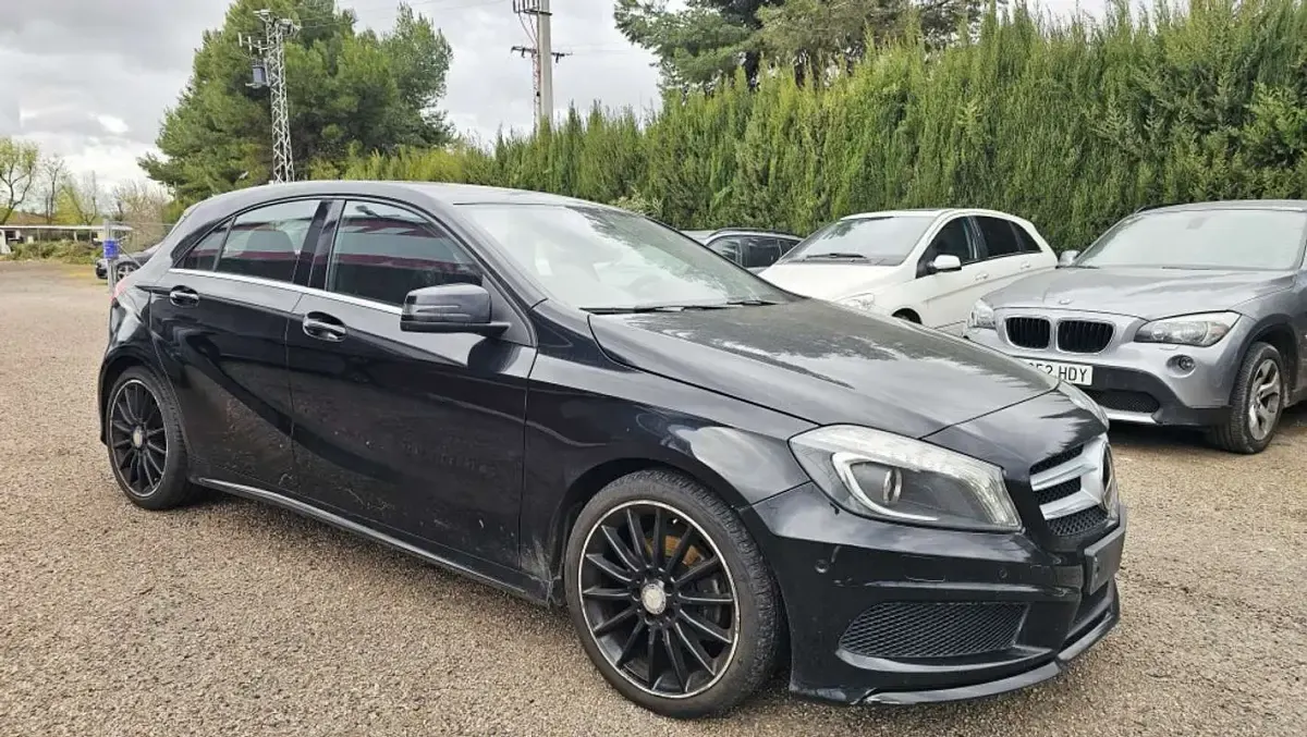 Usado Mercedes A200 AMG line 136 CV (100 kW) 2014 Negro Utilitario