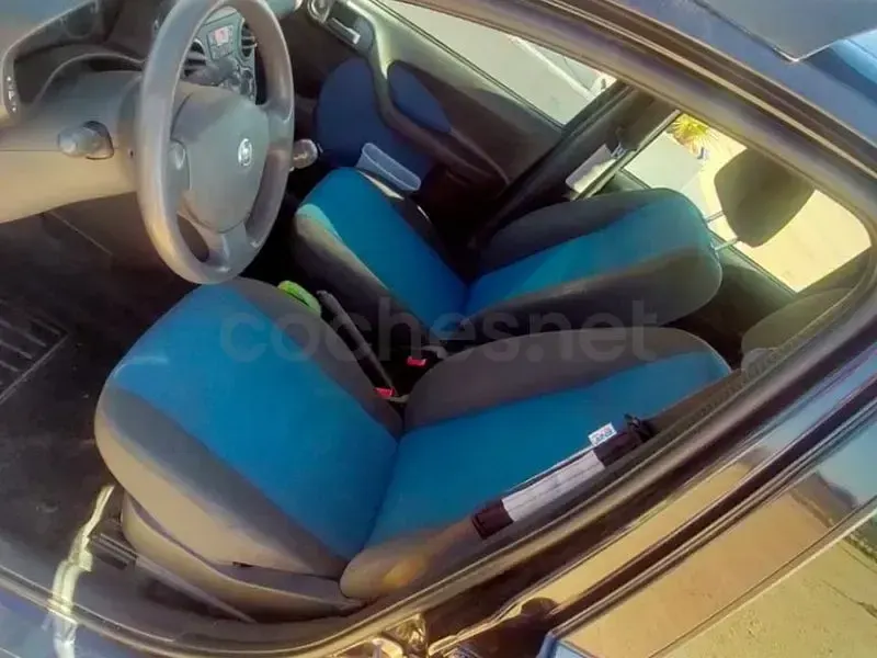 Usado Fiat Panda Active 69 CV (50 kW) 2010 Negro Utilitario