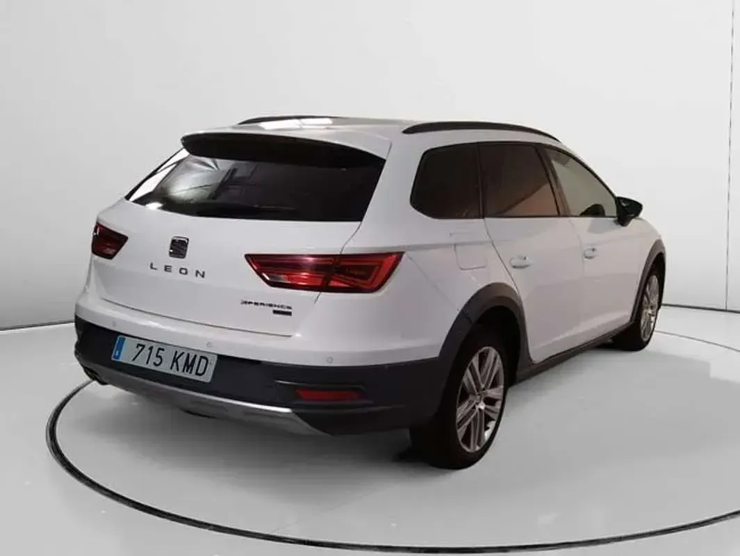 Usado Seat Leon X-Perience 4Drive 150 CV (110 kW) 2018 Blanco Familiar