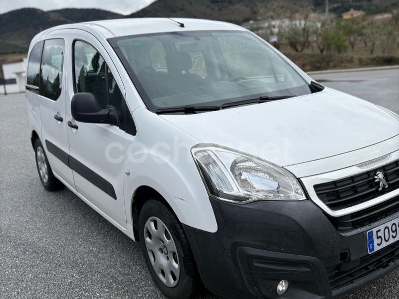 Blanco Usado 2016 Peugeot Partner Tepee Active Monovolumen | 7400 € (Buen precio) - Imagen 1/4