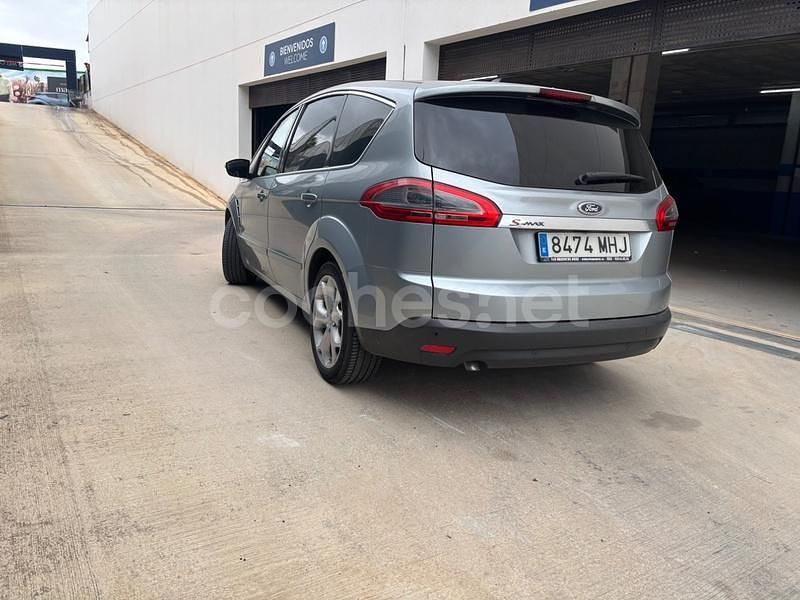 Usado Ford S-MAX Limited 115 CV (84 kW) 2014 Gris / plata Monovolumen