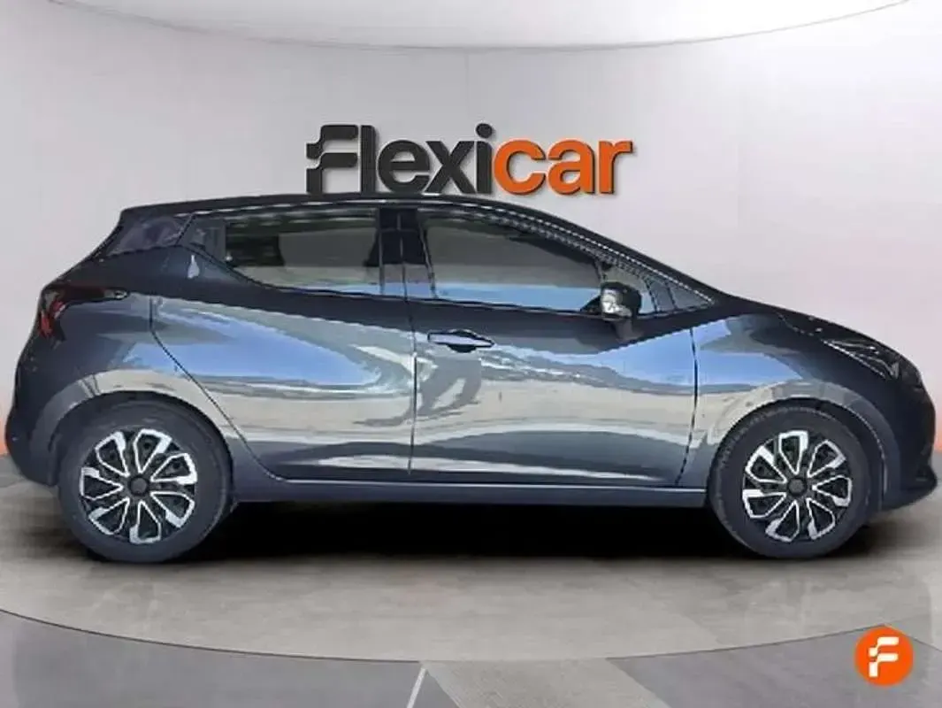 Usado Nissan Micra Acenta 101 CV (74 kW) 2020 Gris Utilitario