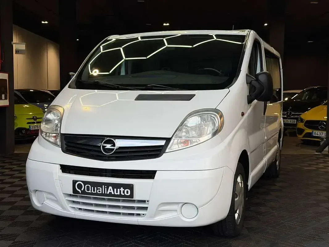 Usado Opel Vivaro 114 CV (83 kW) 2011 Blanco Monovolumen
