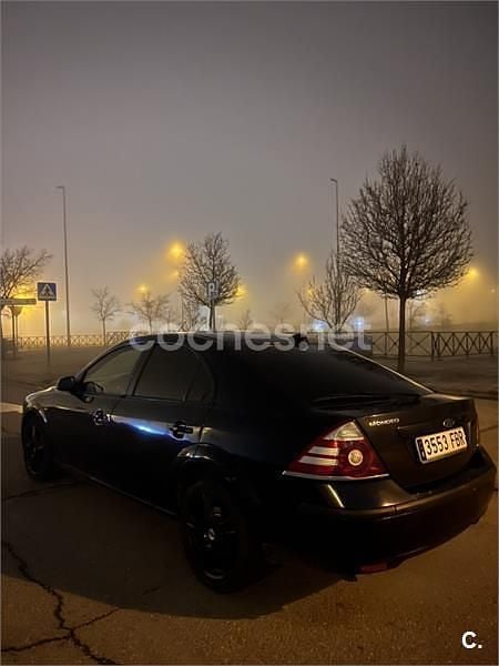 Azul Usado 2006 Ford Mondeo Ambiente Berlina | 2100 € (Buen precio) - Imagen 1/4