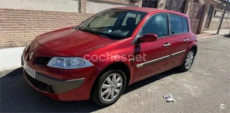 Usado Renault Mégane Dynamique 105 CV (77 kW) 2007 Rojo Berlina