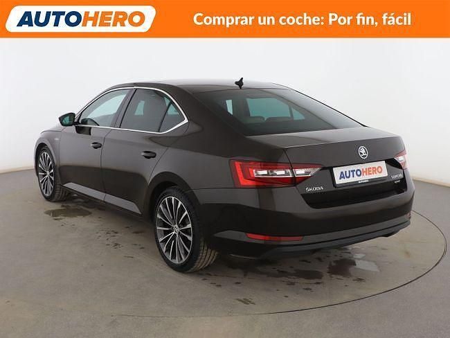 Usado Skoda Superb LAURIN & KLEMENT 190 CV (139 kW) 2016 Marrón Berlina
