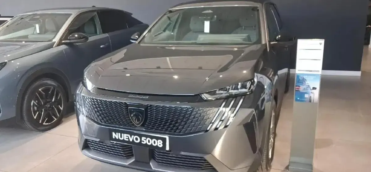 Nuevo Peugeot 5008 Allure 145 CV (106 kW) 2026 Gris titanium SUV